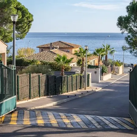 Au Calme, Dans Les Pins, Avec Vue Et Piscine דירה סן-מקסים