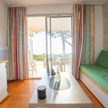 Au Calme, Dans Les Pins, Avec Vue Et Piscine